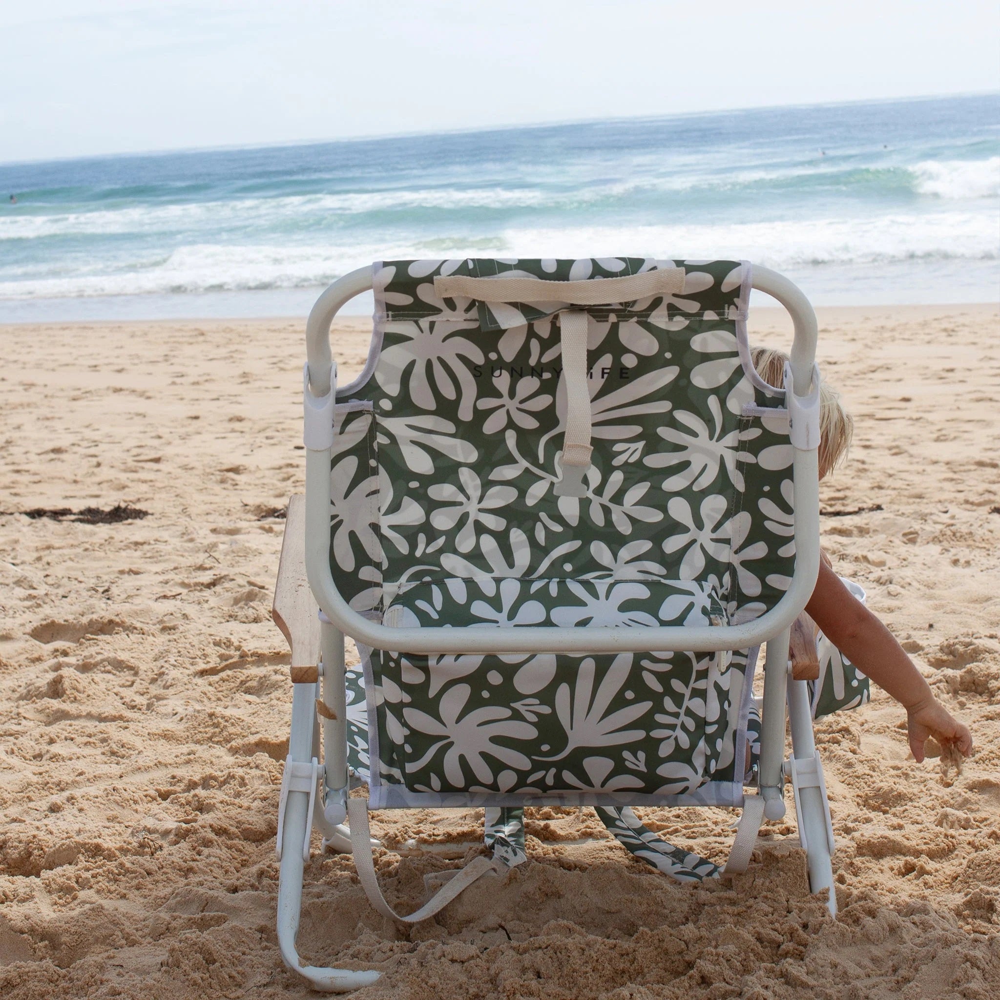 Sunnylife Luxe Beach Chair in Vacay Olive