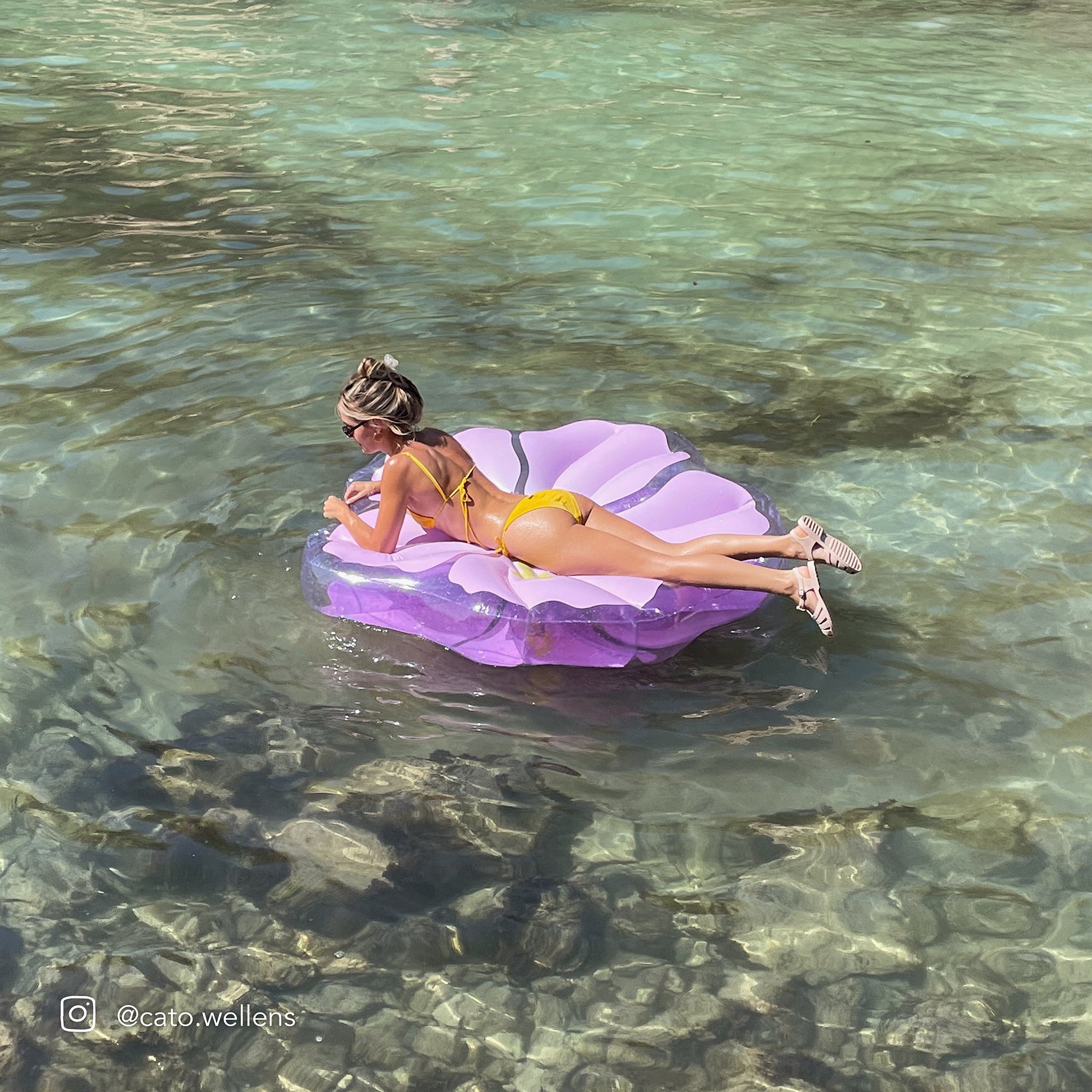 Sunnylife Luxe Lie-On Hibiscus Float